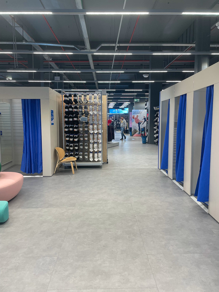 Fitting room zone and self-service terminal recommendation concept